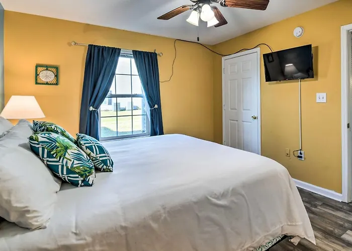 Holiday home 5 Mi To Beach: W/ Perks! *