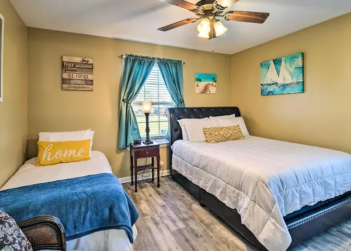 5 Mi To Beach: W/ Perks! Holiday home *